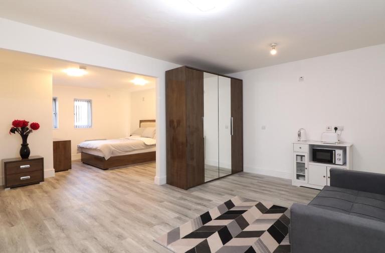 Independent extra large luxury studio flat - Bed and Breakfast Southampton