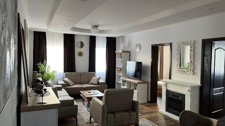 Airport SKY apartments LUX - B&B Belgrado