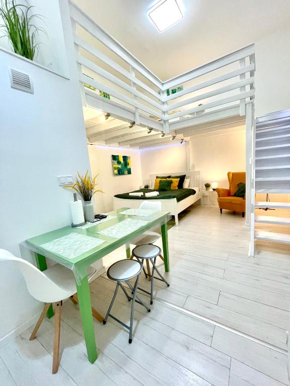 FOR LONG THERM!! Teresian Apartment near the Andrássy street FREE AIR CONDITIONER FREE COFFEE - Chambres d'hôtes Budapest