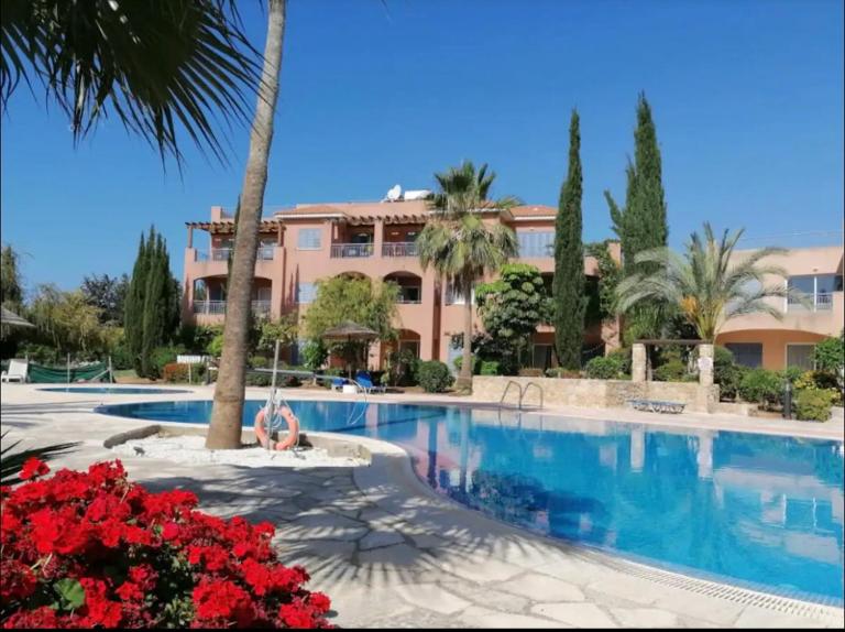 Großes Apartment in idyllischer Anlage, strandnah in Mandria, Paphos - Chambres d'hôtes Mandriá
