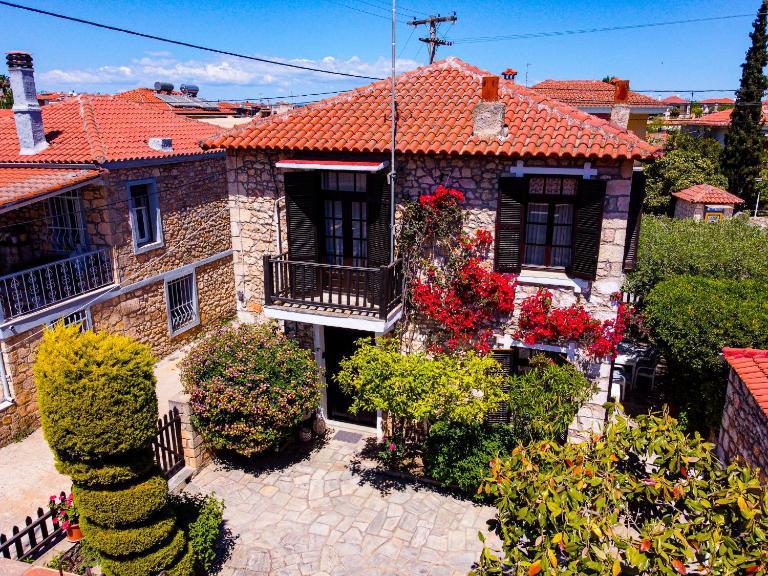 Traditional stone-built house - B&B Áfytos