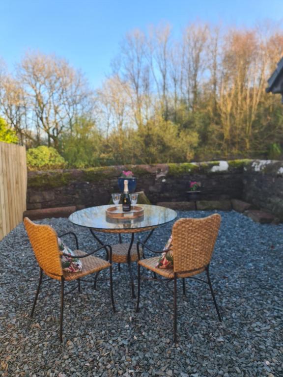 The Nest by Blake view holidays, a peaceful boutique retreat, 3 miles from Ennerdale- small twin or king bed available - B&B Rowrah