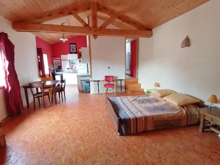 Grand studio avec vu sur château - B&B Busséol