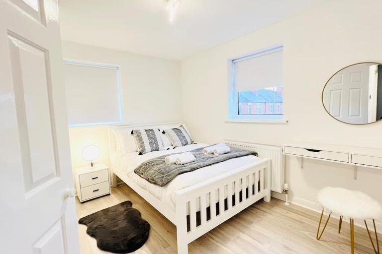 New fully furnished cosy home - Ferienwohnung Balderton