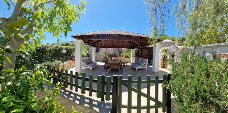 Trullo Grande Noce - B&B Ostuni