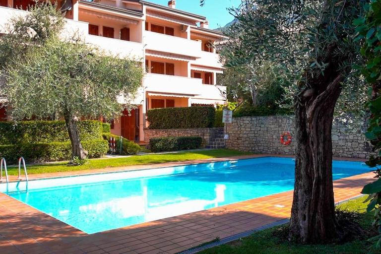 Giuly Beth's House - B&B Brenzone