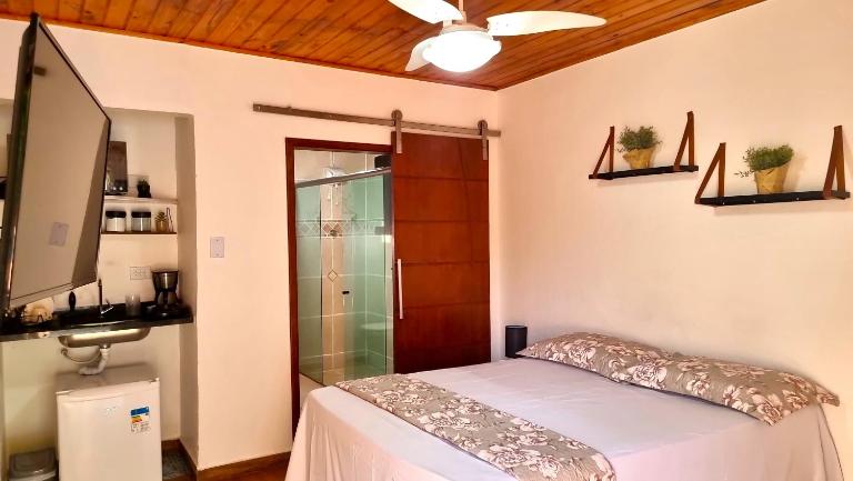 Chalé 02 com mini cozinha no coração de Penedo - B&B Itatiaia
