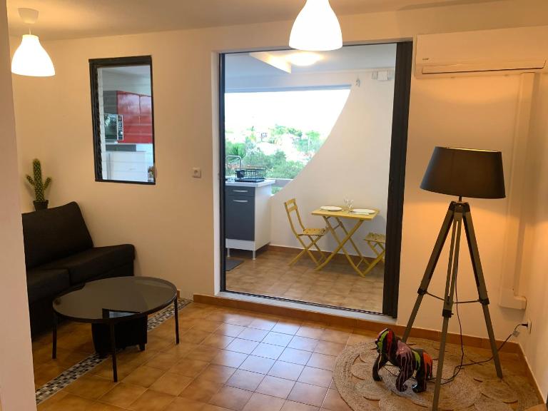 Bel appartement situé idéalement - B&B Schoelcher