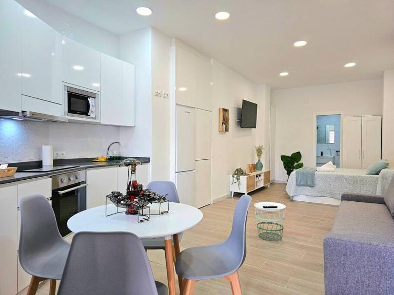 Moderno loft a 250 metros de la playa & parking - Ferienwohnung Málaga