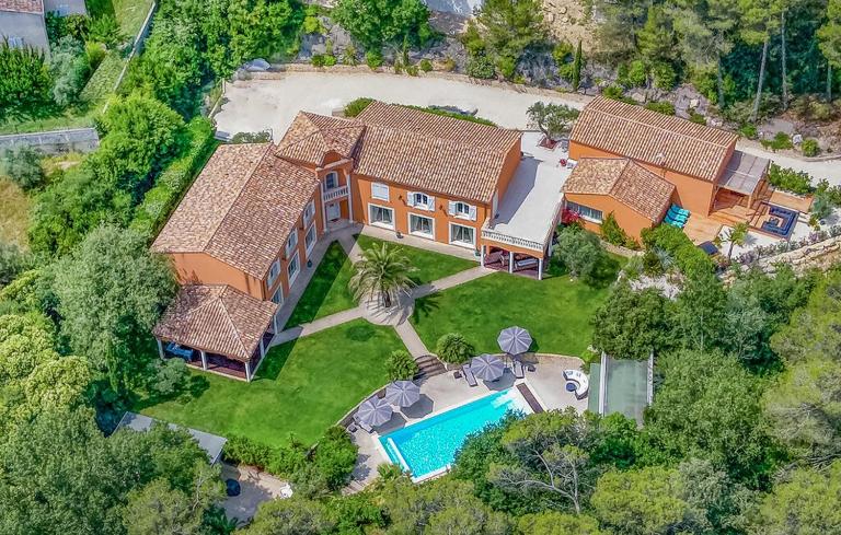 VILLAS BEAUMONT avec piscine et jacuzzi proche D'UZES ET ANDUZE - B&B Cannes-et-Clairan