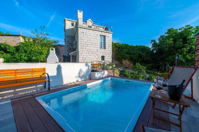 Villa Didovina mit Pool und Meerblick - Chambres d'hôtes Tučepi