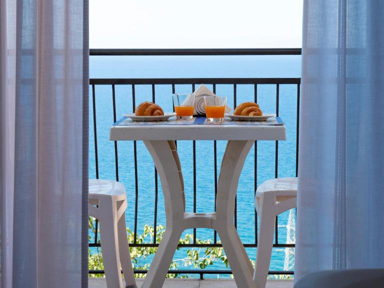 Kalimera Apartment - Ferienwohnung Santo Stefano di Camastra