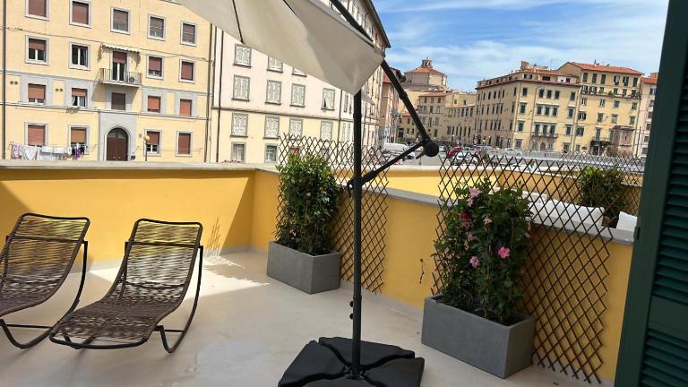 Waterfront balcony I Grani 1 Resort Style Suite - B&B Livorno