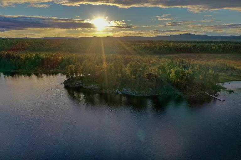 Private Island VESI - The White Blue Wilderness Lodge - B&B Inari