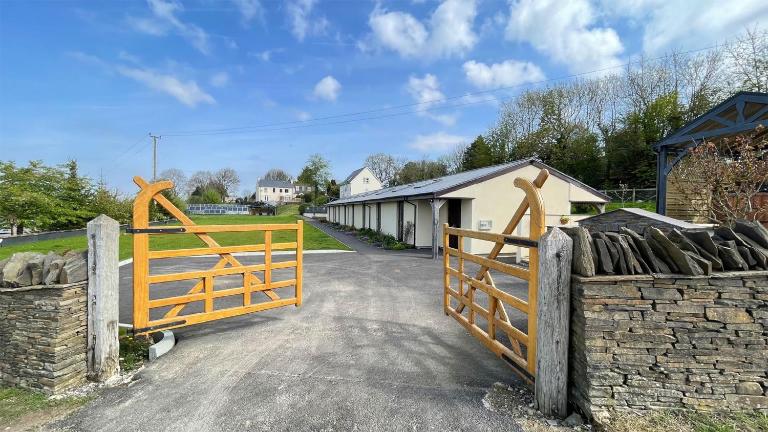 The Old Mountain Stables Caerllwyn Ganol Farm - Bed and Breakfast Newport