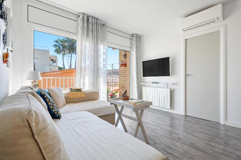 Hauzify I Apartament Zulú Cubelles - B&B Cubelles