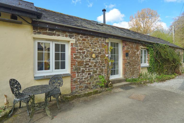 Ash Cottage Sleeps 2 with Pool & Wi-Fi - B&B Holsworthy