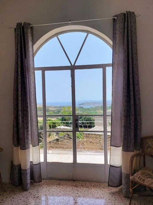 Wilga Summit Apartment B - Bed and Breakfast Qala