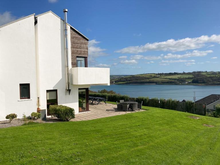 Sea Haven - My Tranquil Costal Retreat - Commanding Views - B&B Youghal
