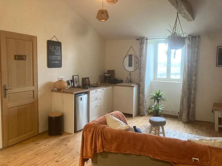 Premier étage d une jolie maison à la campagne - B&B Montravers