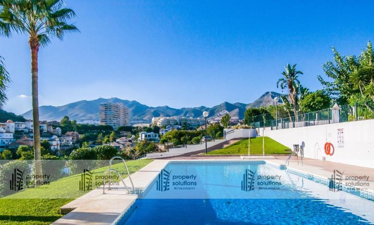 Lomas de Mena, 21 - Ático con vistas al mar - Piscina y Barbacoa - PARKING GRATIS - EXCELENTE CONEXIÓN WIFI - Chambres d'hôtes Benalmádena