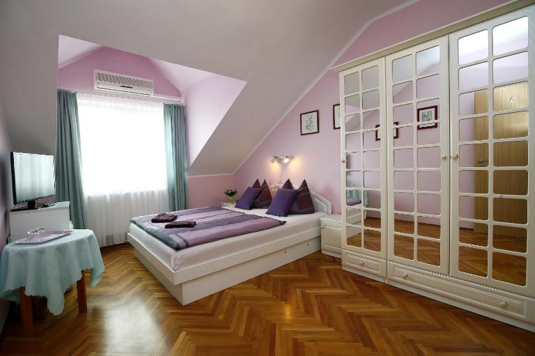 Cecey Vendégház - Chambres d'hôtes Eger