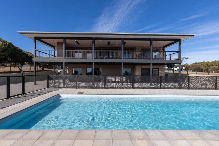The Lux Country Retreat - large swimming pool - immaculate views and stylish comfort! - B&B Port Lincoln