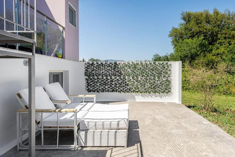 Ioanna's Gem 10min drive from heart of Corfu Town - B&B Govino