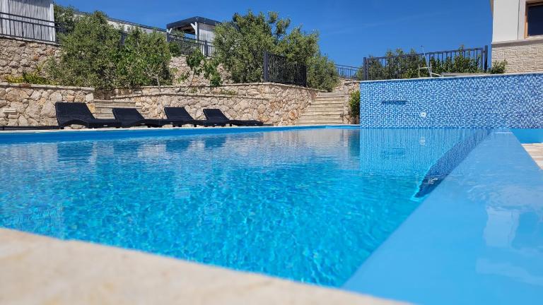 The Sea View with pool - B&B Drage