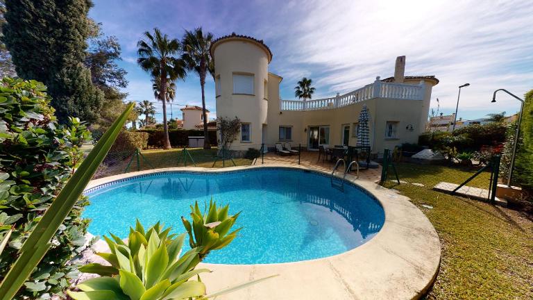 Villa Golden by ON Travel - Ferienwohnung Oliva