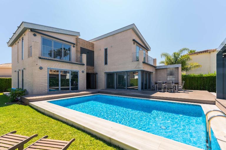 Villa Beachside Retreat by ON Travel - B&B Oliva