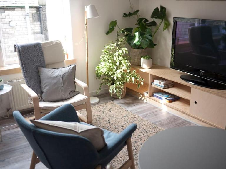 Contemporary City Studio Apartment 2 Minutes from Station - Bed and Breakfast Aberdeen