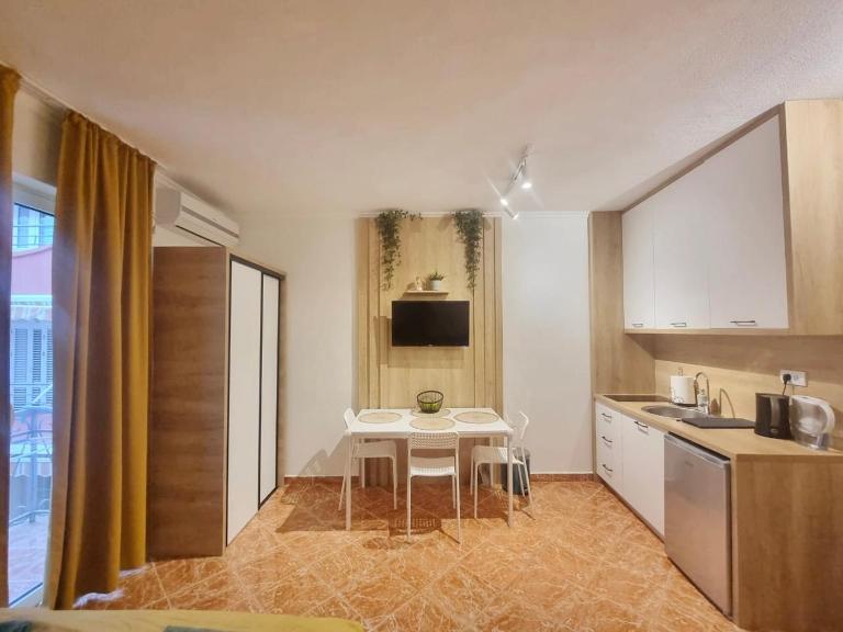 Studio apartman na plaži - B&B Rafajlovići