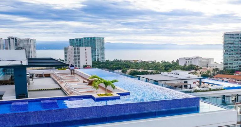 Zoho Skies Amazing View Sleeps 6, #T1-1104 - Chambres d'hôtes Puerto Vallarta