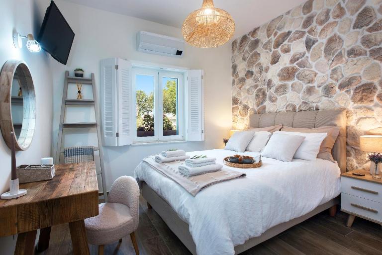 Bay View House - Bed and Breakfast Karyófyto