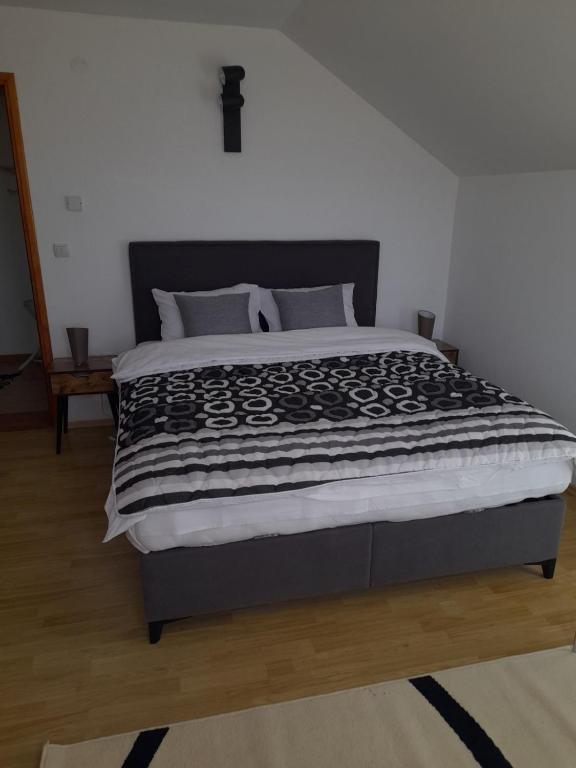 Sarajevo Holiday Apartment 3 - B&B Sarajevo