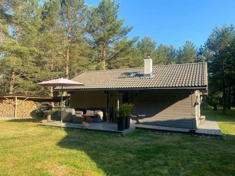 Ferienhaus an der Ostsee strandnah ruhig komfortabel ausgestattet - B&B Miķeļtornis