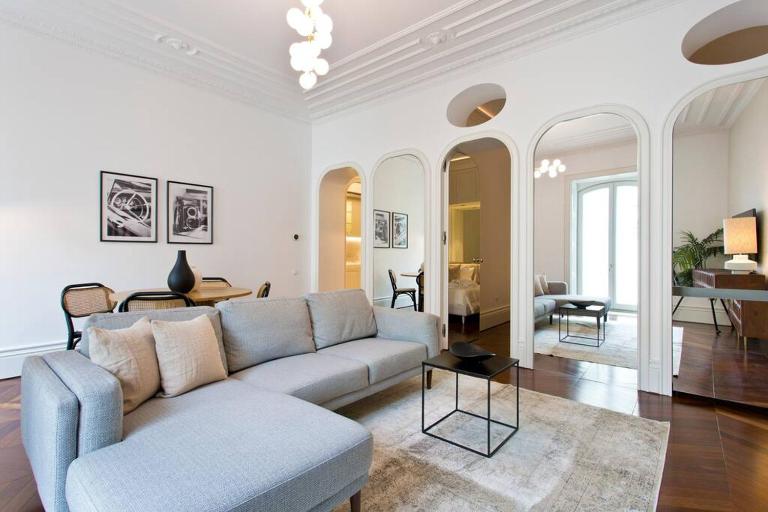 Boutique Rentals- THE CLéRiGoS Apt w/ patio - Bed and Breakfast Porto