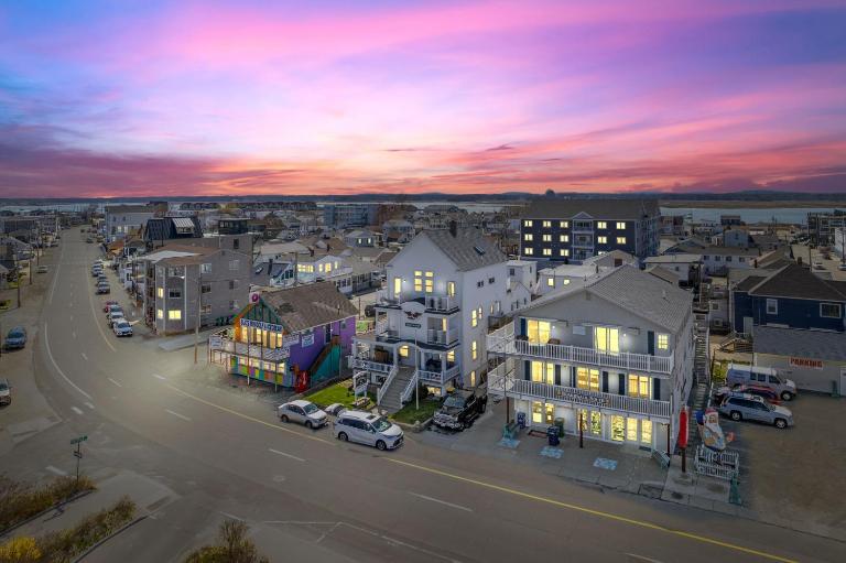 Newly Renovated Professional Design Partial Ocean Views - Chambres d'hôtes Hampton
