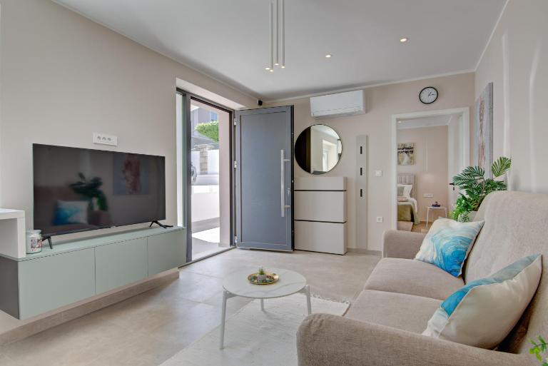 Delux apartment ANGIE with FREE parking - B&B Pula