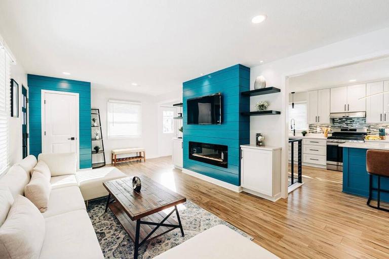Beautiful luxury home freshly renovated with big yard, seating & grill pad - Bed and Breakfast Cottage Grove