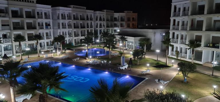 superbe appartement vue piscine - B&B Bouznika