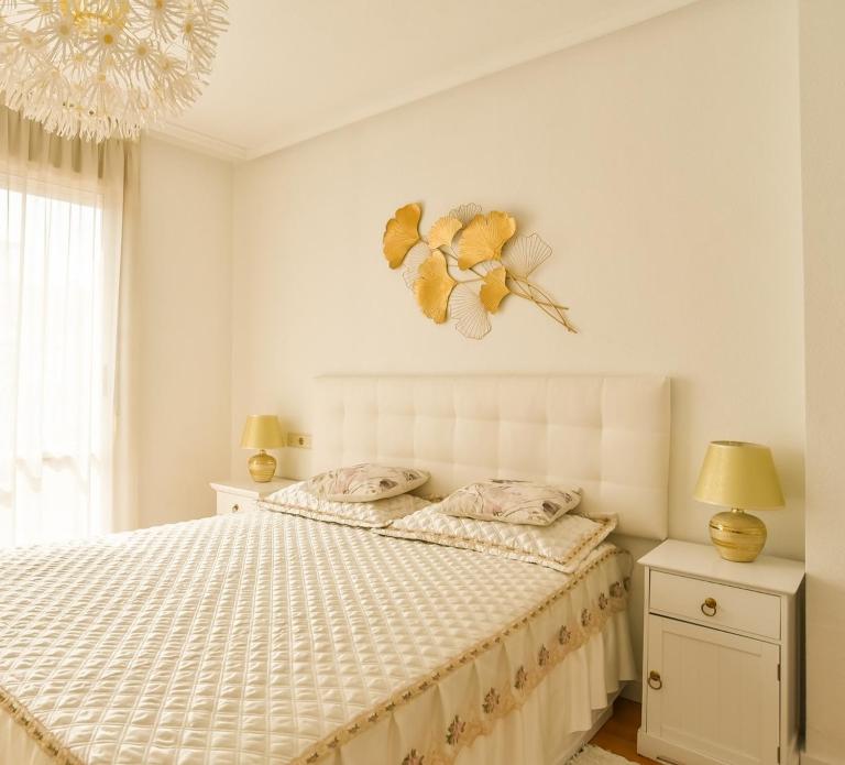 Atico con 2 dormitorios garaje y piscina - B&B Torrevieja
