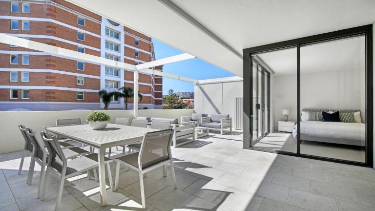 Apollo Short Walk To Beach Accom Holidays - Bed and Breakfast Tragowel