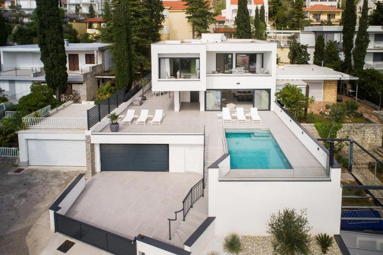 New modern villa by the sea, magical view, a few minutes from the beach - by TRAVELER tourist agency Krk - ID 2000 - B&B Dramalj