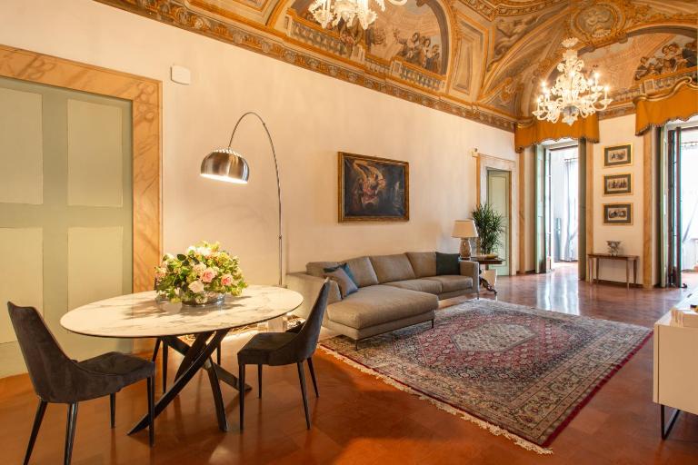 Imperial Suite - Palazzo Storico Affreschi del 1600 - Chambres d'hôtes Pérouse