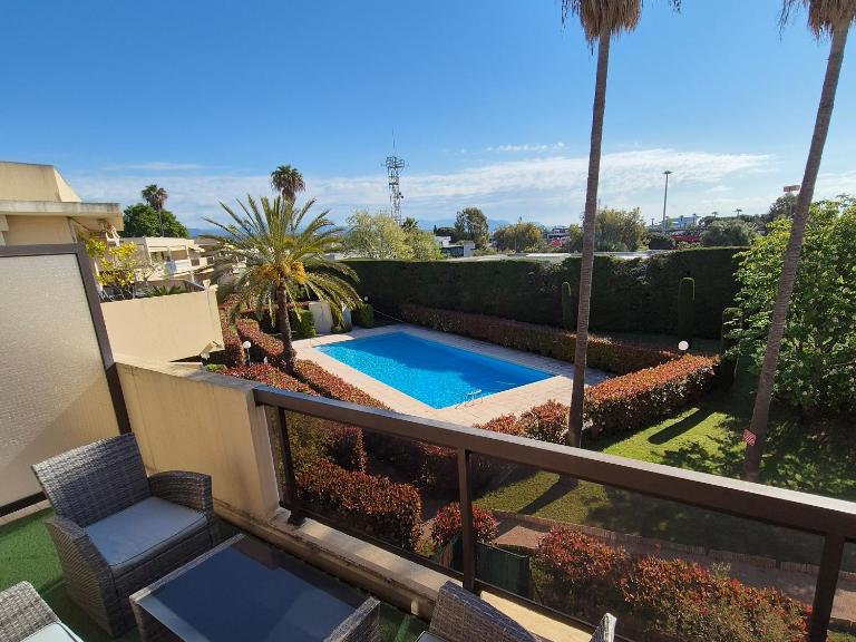 Superbe T2 - 200m de la mer - Piscine - Parking - B&B Villeneuve-Loubet