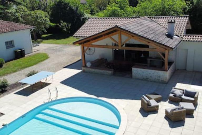Belle dépendance avec piscine - B&B Brax