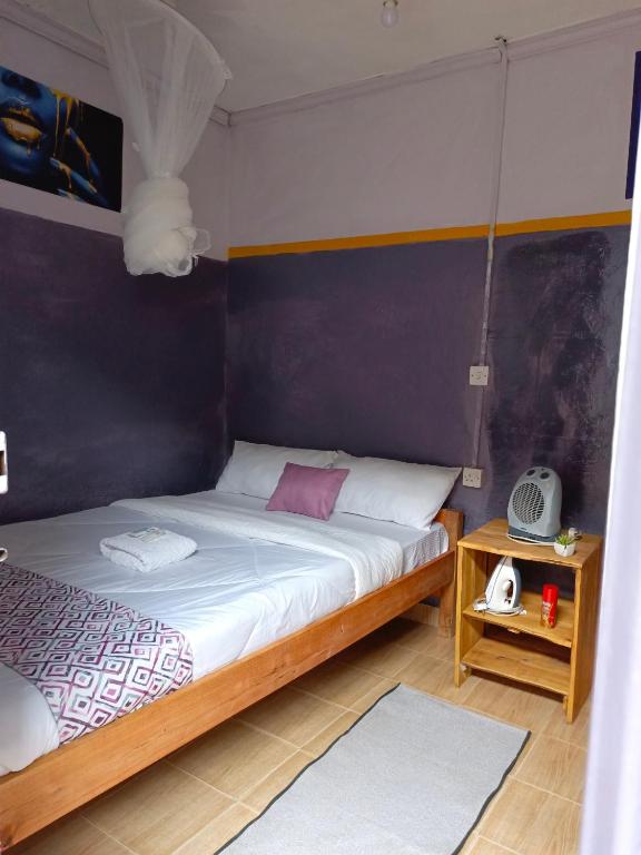 Wrech House Sagana 1989 - PAY BEFORE ARRIVAL -3 Rooms, 4 Beds, Kitchen & Bathroom - B&B Sagana