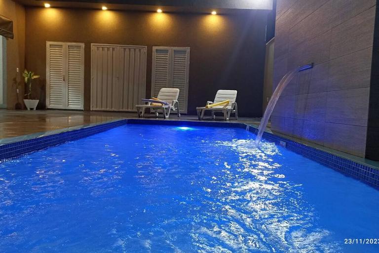 Recanto Matheus, Casa confortável com estacionamento, wi-fi e piscina aquecida - Olímpia SP - B&B Olímpia